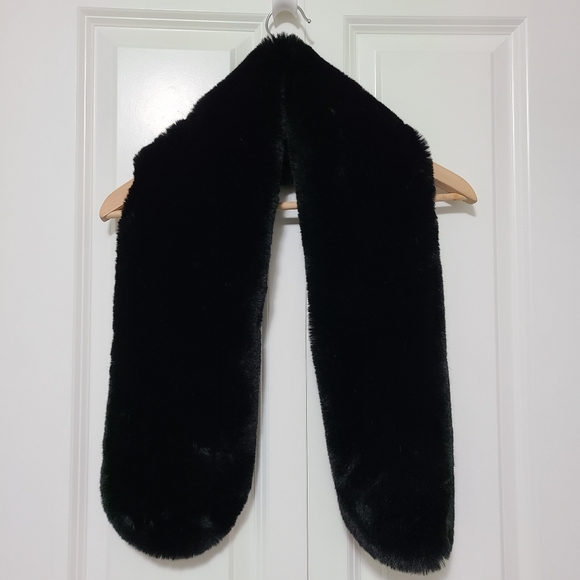 Luxe Faux Fur Wrap - Picture 5 of 6